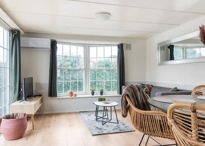 Lodge Valkenbosch - De Pimpel 12 *